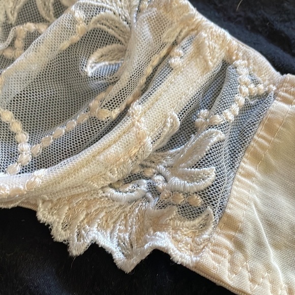 Lipo in a Box. 34DD Lace Bar Bra - Picture 2 of 6